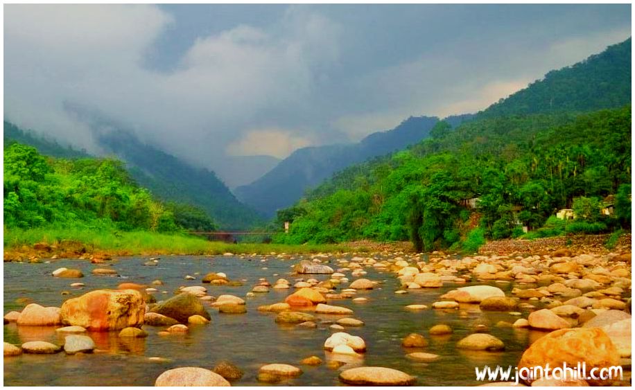 In-Jaflong-জাফলং-white-stone
